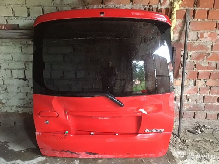 Дверь багажника