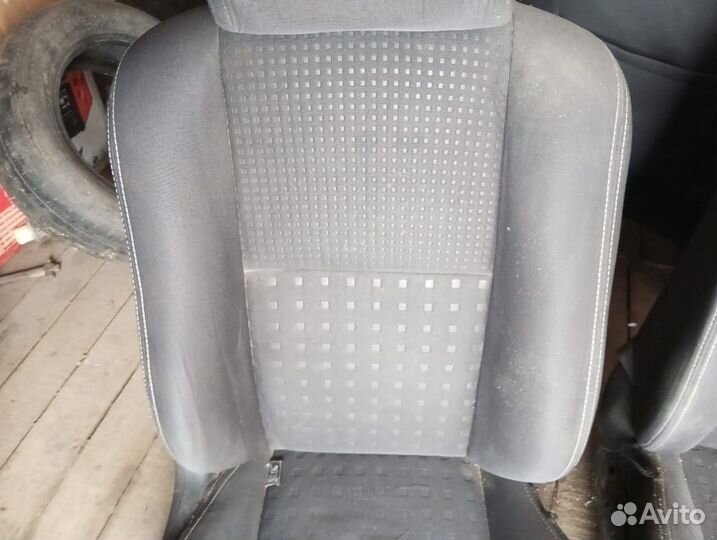 Сиденья передние рено меган 2 megan