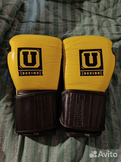 Боксерские перчатки и шлем ultimatum boxing