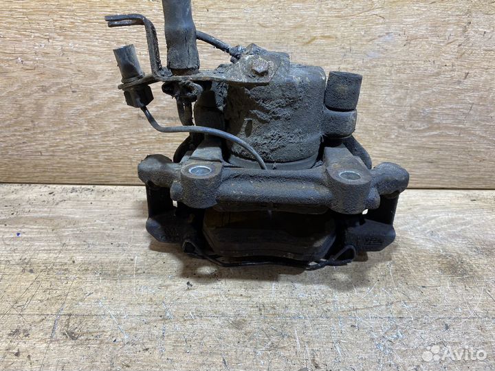 Суппорт передний правый Audi A6 C5 S38