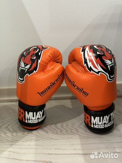 Боксерские перчатки tiger muay thai 10 oz