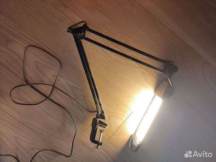 Лампа настольная lival