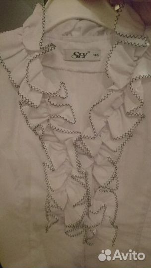 Продам блузку школьную белую для девочки, размер 1