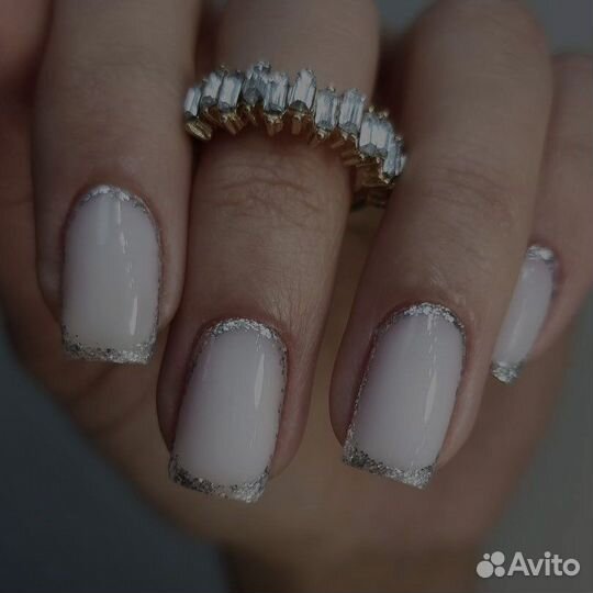 Модель на маникюр