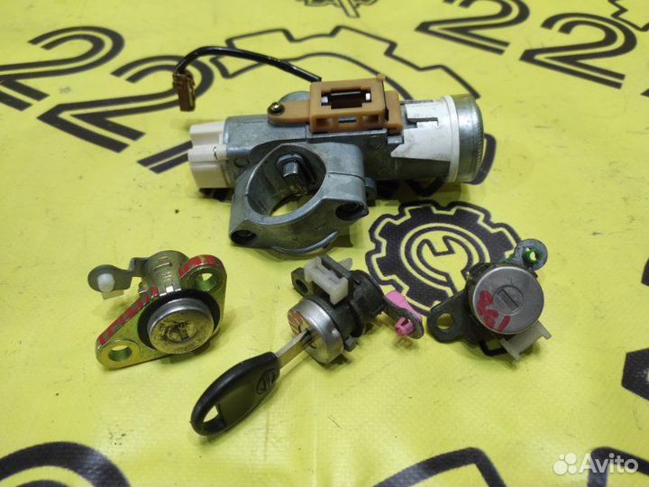 Замок зажигания с личинкой Nissan Primera TP12