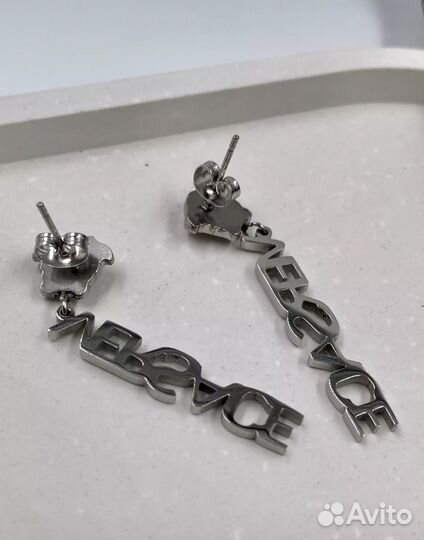 Серьги в стиле Versace