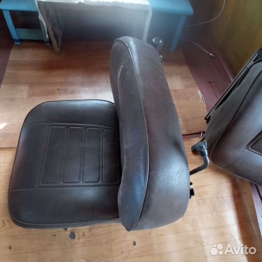 Продам передние сиденья Ваз-2101
