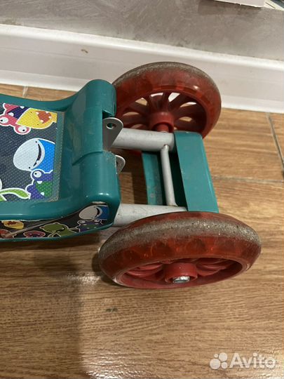 Самокат трехколесный