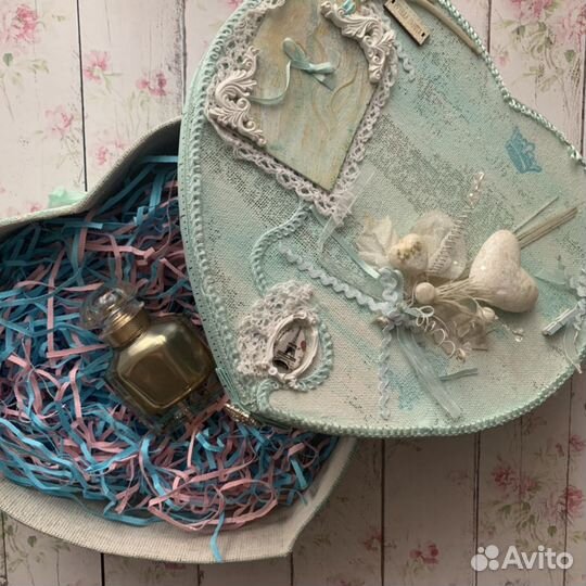 Подарочная коробка