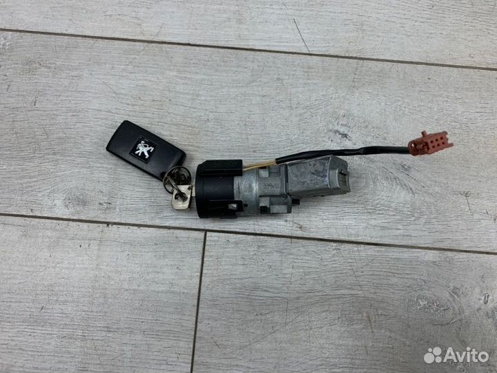 Замок зажигания Peugeot 307 универсал 9HX