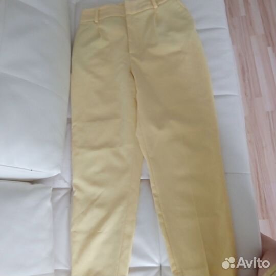 Жёлтые брюки Zara