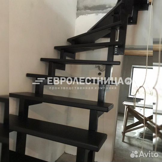 Лестница на второй этаж металлическая