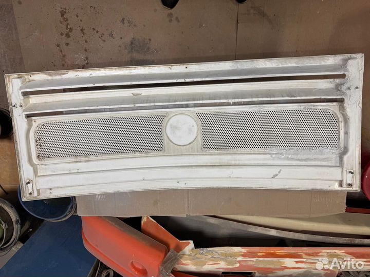 Крышка капота паз