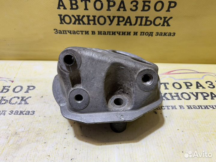 Кронштейн двигателя правый Peugeot 206 1.6 10FX7