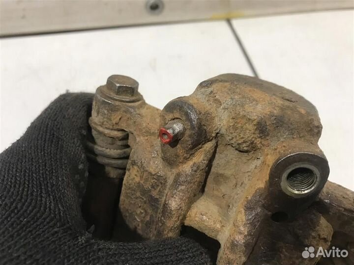 Суппорт задний правый Toyota Corolla E12