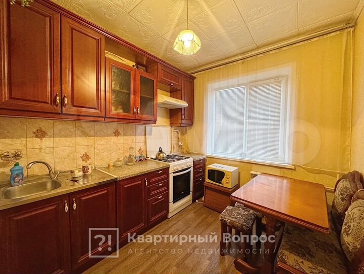 2-к. квартира, 50 м², 4/9 эт.