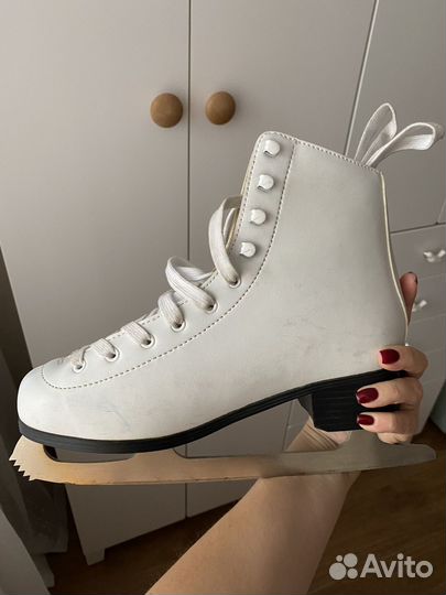 Коньки фигурные женские 40/41