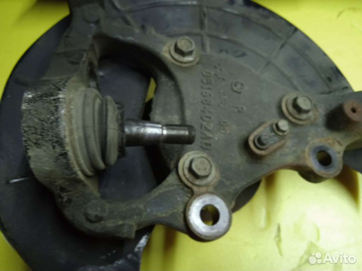 Поворотный кулак левый chrysler C300