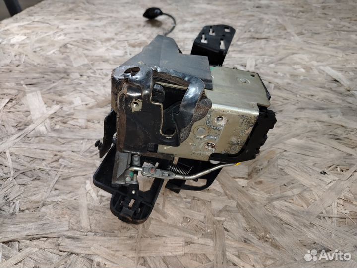 Замок двери задний левый Ford Fusion Fiesta