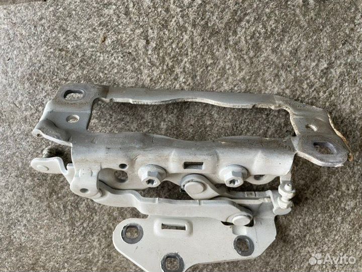 Петля капота левая Mercedes-Benz Cls Amg C218/X218