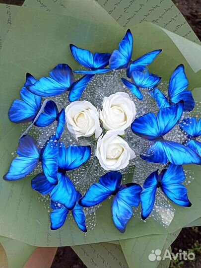 Букет из бабочек с мыльными розами