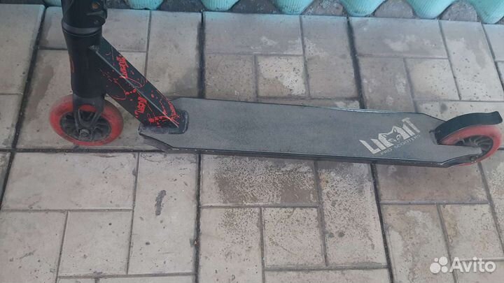 Трюковой самокат Limit LMT 01 черно красный