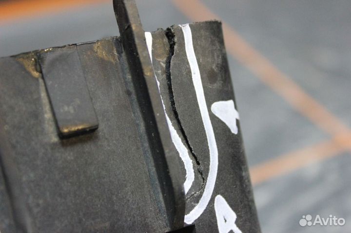 Vokswagen Polo - Площадка под акб