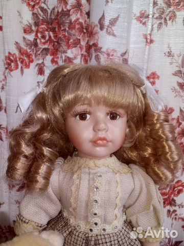 Фарфоровая кукла