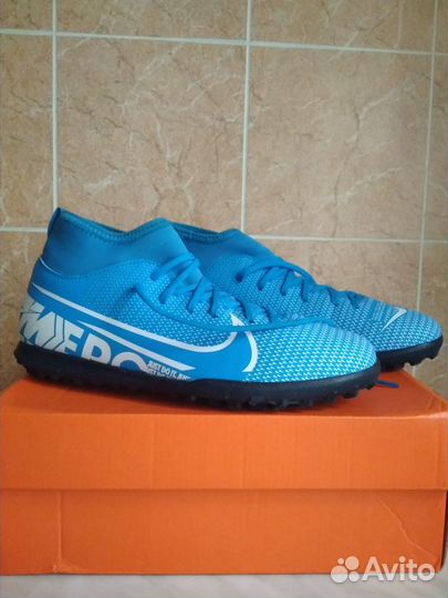 Футбольные бутсы