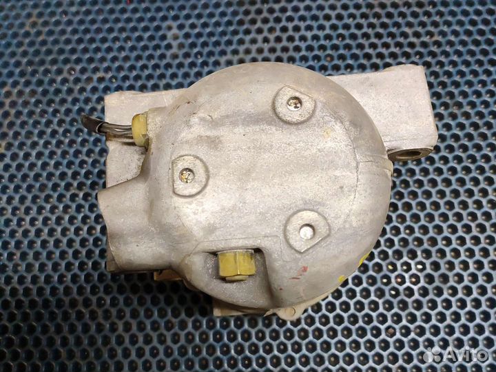 Компрессор кондиционера Subaru Forester sf5