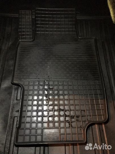 Резиновые коврики на Хонду Аккорд 7