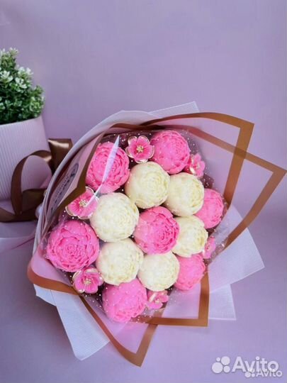 Шоколадный букет розы пионы