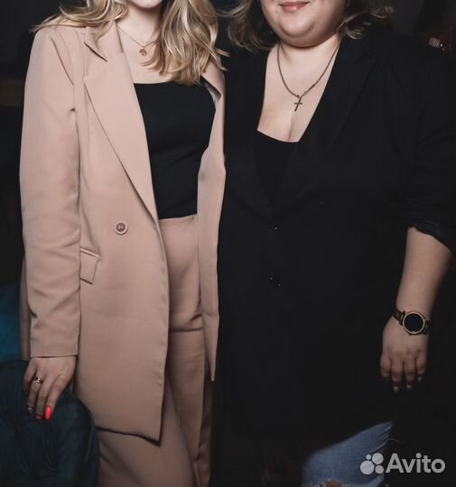 Бежевый костюм двойка с брюками на резинке