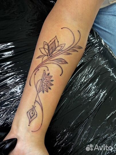 Мастер татуировки