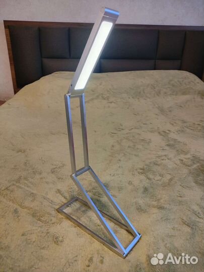 Настольная лампа LED с батареей 1000мАч