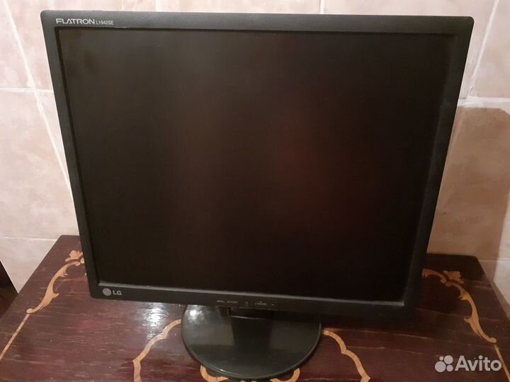 Монитор LG 19