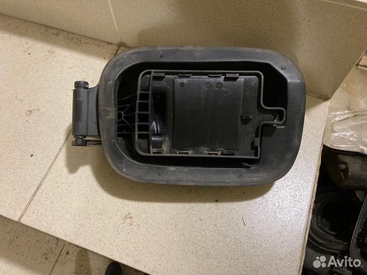 Лючок топл. бака mercedes Cls W218 A2186300067