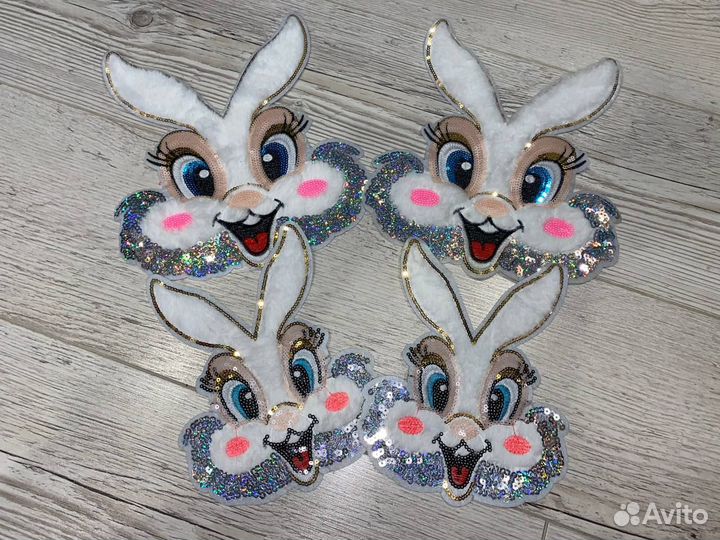Нашивка с блестками зайка