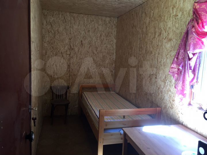 Комната 8 м² в 4-к., 2/2 эт.