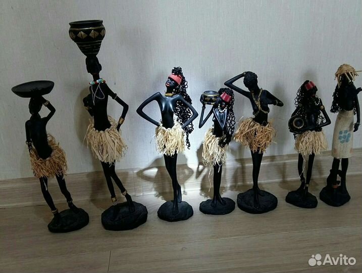 Статуэтки египетские, морские раковины, звёзды