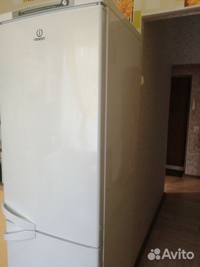 Холодильник бу indesit