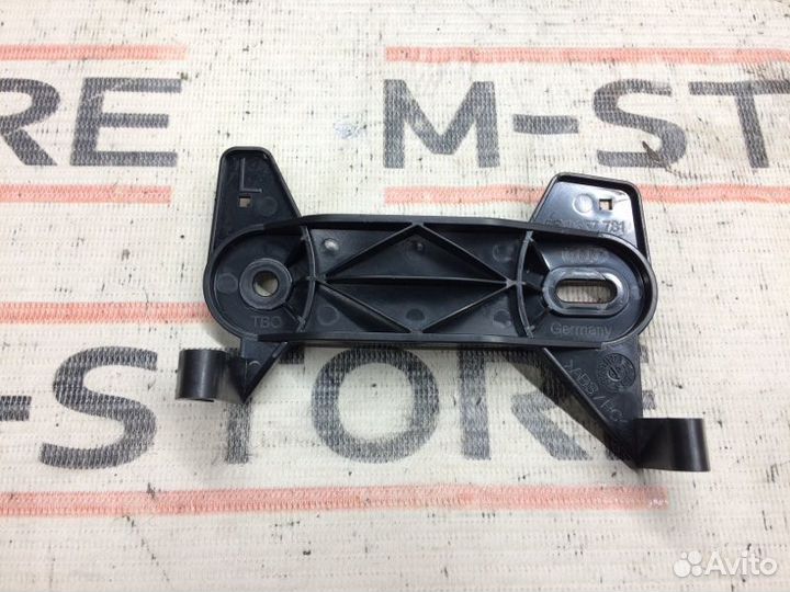 Направляющая ремня безопасности передняя левая