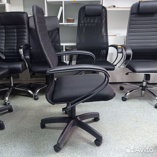 Кресло компьютерное удобное крепкое ткань