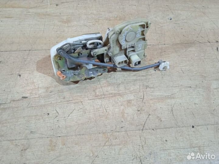 Замок двери передний левый Honda Odyssey RA1 1996