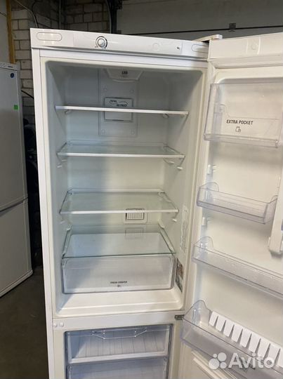 Холодильник Hotpoint Ariston No frost (2.камеры)