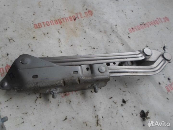 Петля крышки багажника правая Renault Megane 2 200