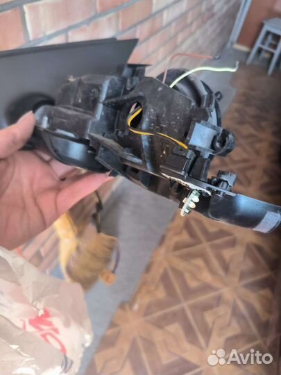 Зеркало битое левое volkswagen polo hatchback 2008