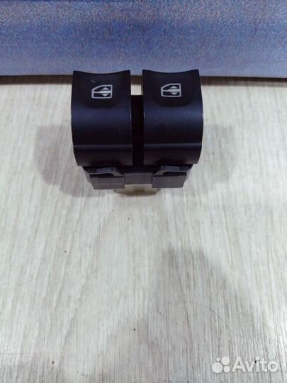 Блок кнопок стеклоподъемников Renault duster Лев