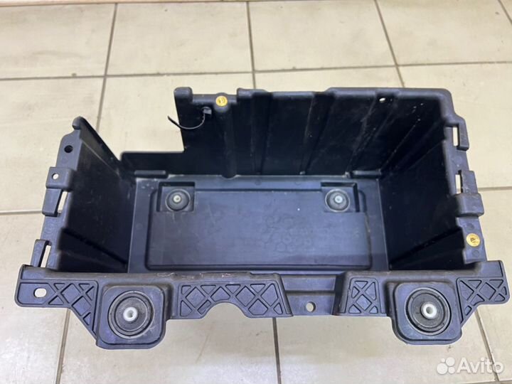 Ниша АКБ бу Land Rover Range Rover 4 L405 2013