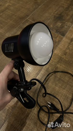 Лампа настольная на прищепке